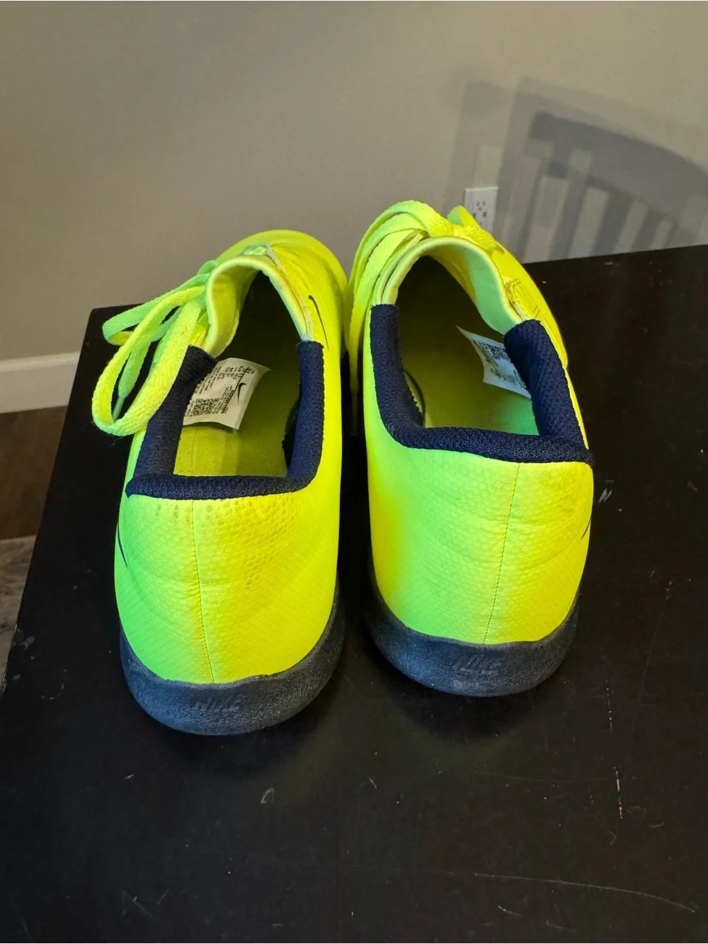 Nike Phantom Venom Club IC Indoor Soccer Shoes – Volt/Obsidian – Youth 6Y